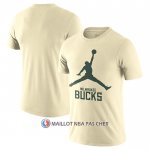 Maillot Manche Courte Milwaukee Bucks Essential Jumpman Creme
